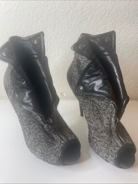 Alexander McQueen Faithful Ankle boots tweed and leather finish size 39